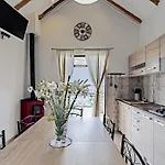 Feriehus Authentic Stone House Piece Of Heaven