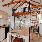 Feriehus Authentic Stone House Piece Of Heaven