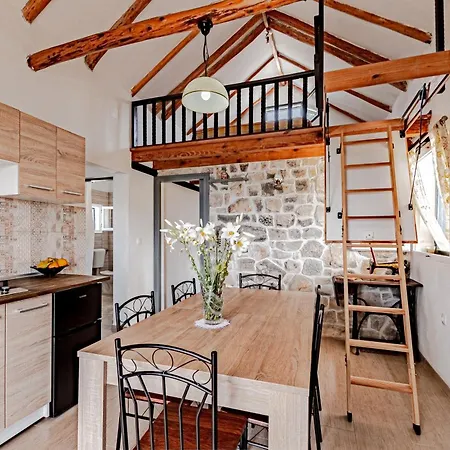 Vakantiehuis Authentic Stone House Piece Of Heaven